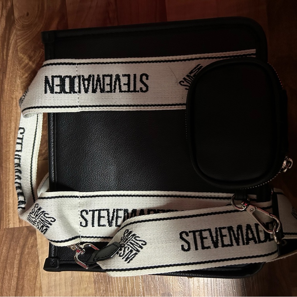 Steve Madden Black and White Messenger Bag Sleek Modern Design
